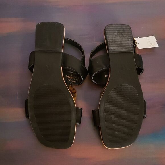 Cute NWT Est. 1946 Black Sandals with Acrylic Leopard Design Disc Embellishment - Picture 2 of 6